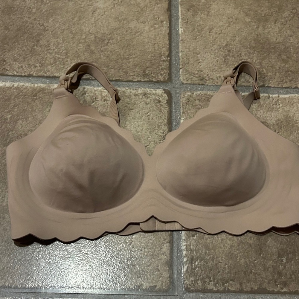 Momcozy Seamless Nursing Bra Nude Beige Scalloped Trim Wireless Size L